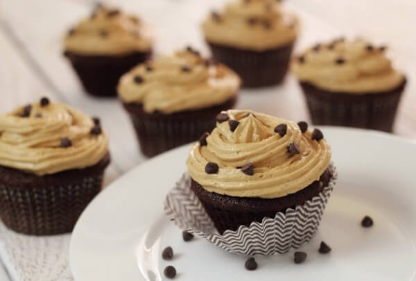 Paleo Chocolate Cupcakes with Peanut Butter Frosting - Paleo Newbie