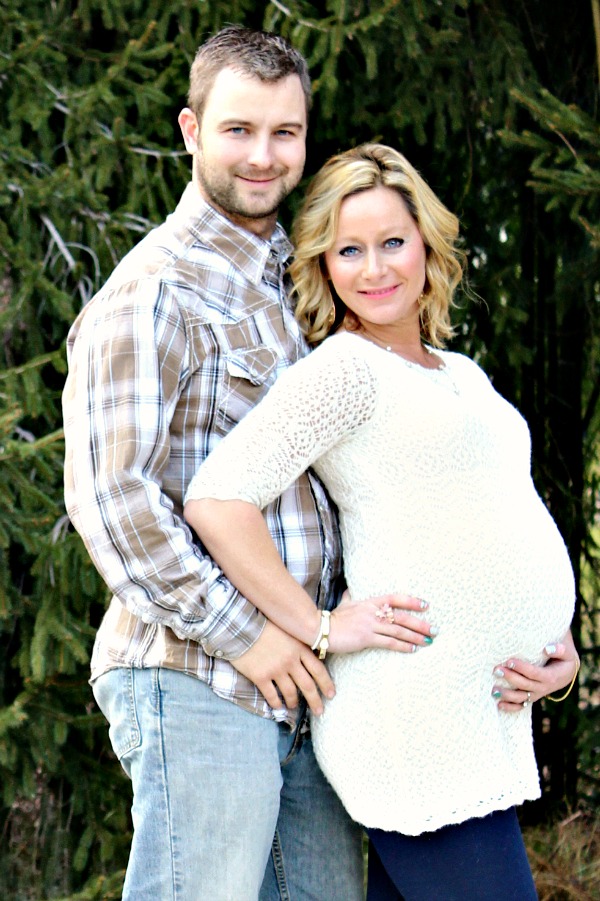Kelly couple maternity photo